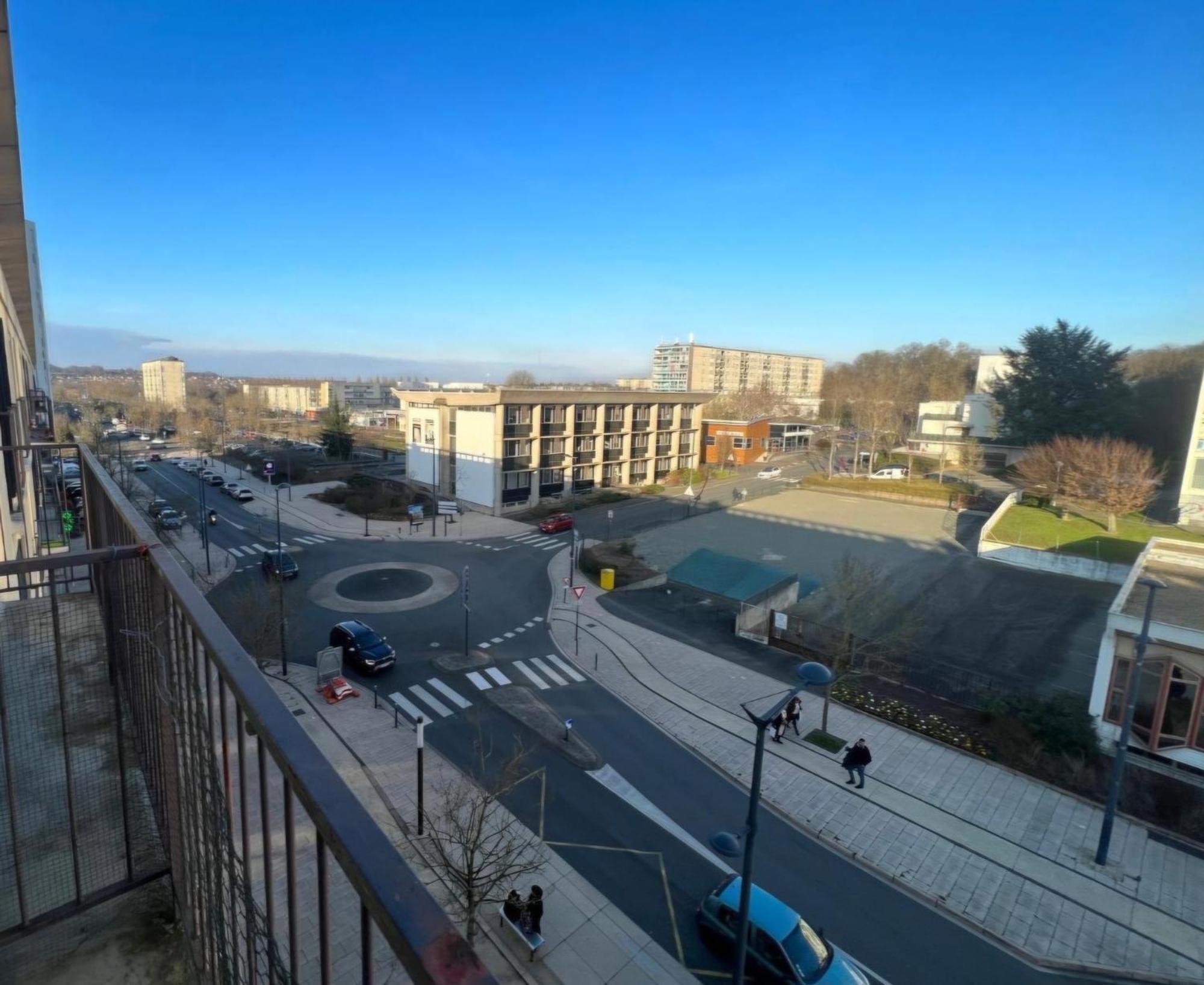 Chambre Neuve Dans Un Logement Partage A 10 Minute Du Circuit 24H Allonnes  Exterior foto